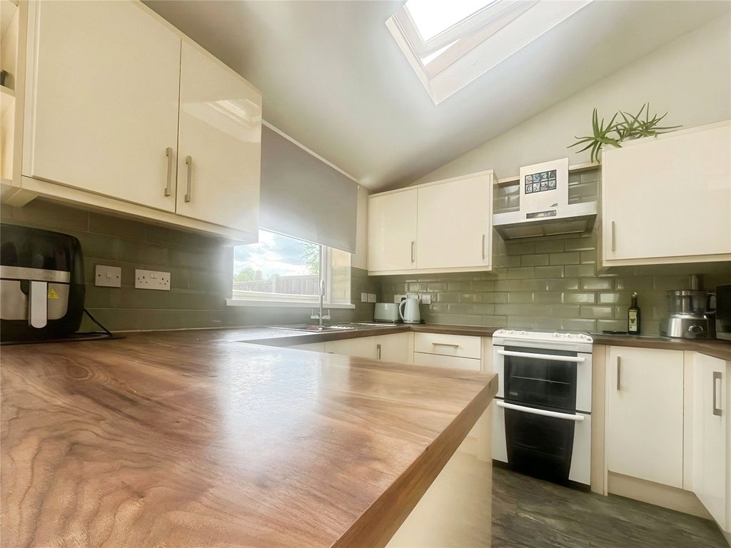 Property photo 3 of 20 Kitchen