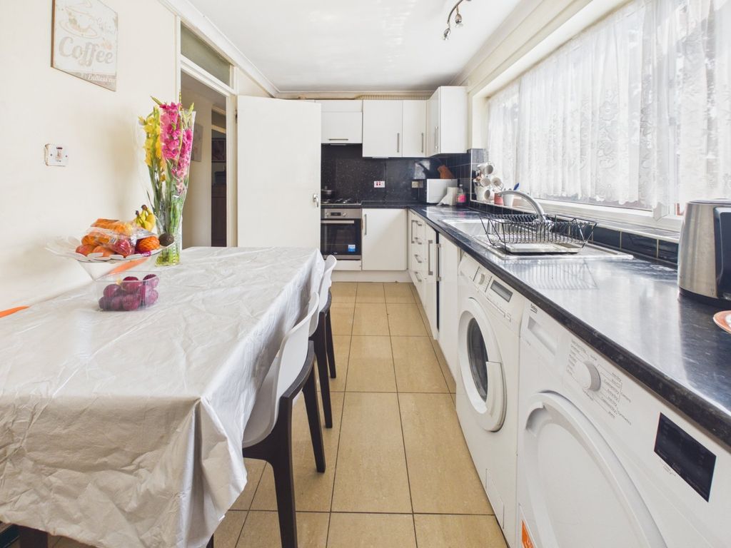 Property photo 2 of 14 Kitchen