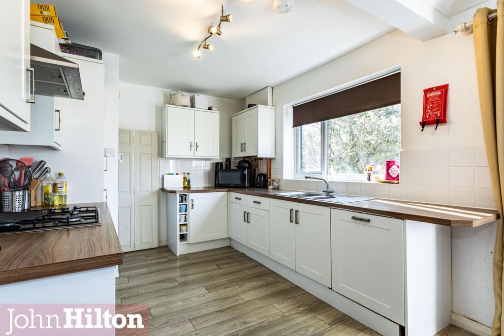 Property photo 2 of 13 Reading Road11.Jpg