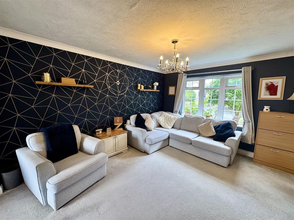 Property photo 2 of 19 Sitting Room