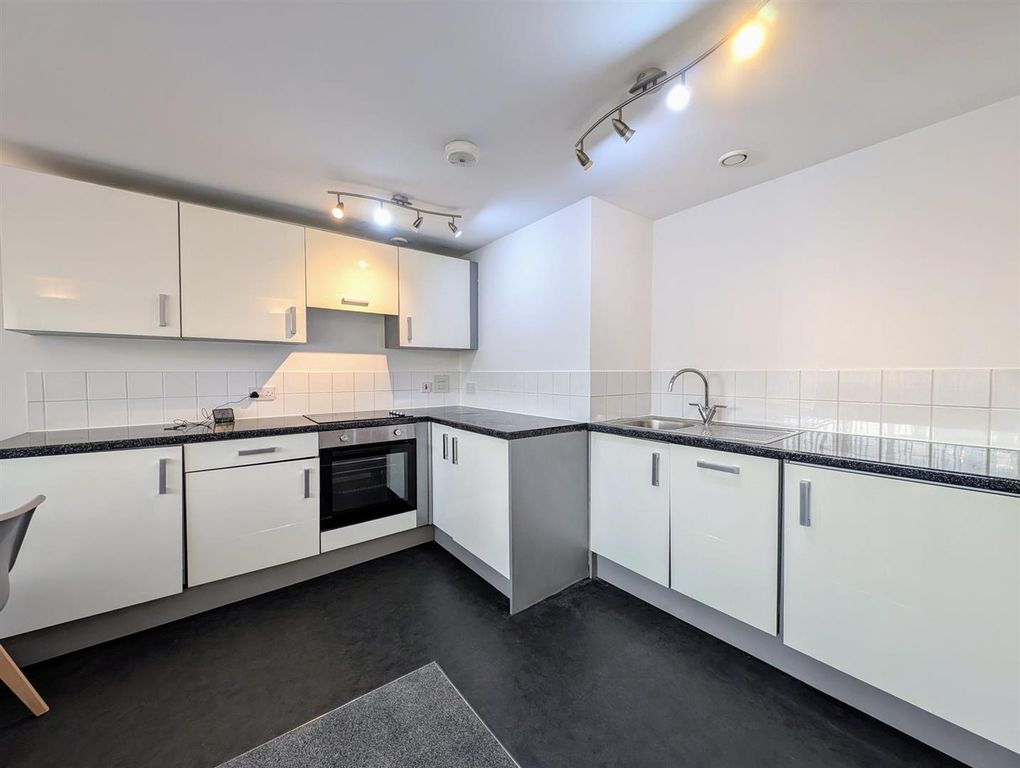 Property photo 3 of 11 Kitchen.Jpg