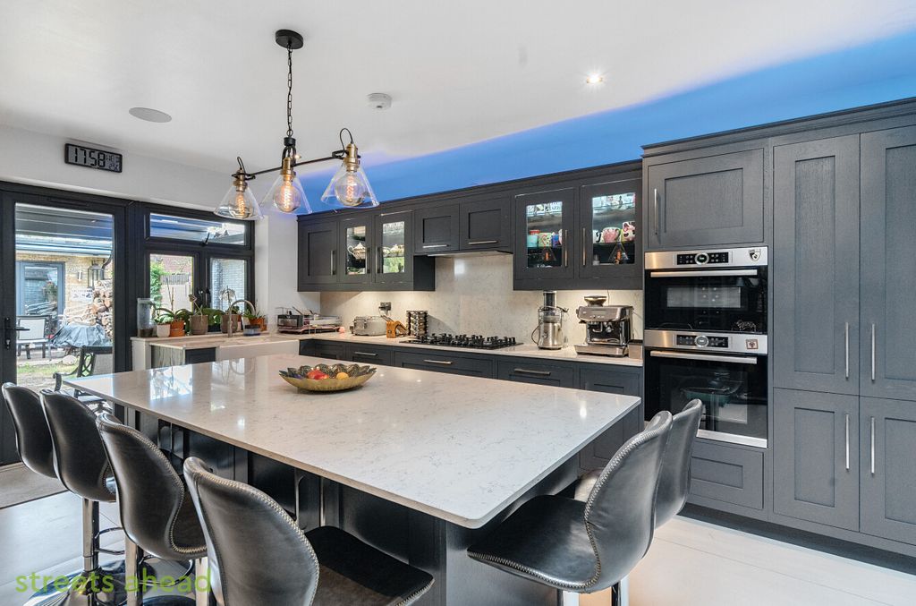 Property photo 3 of 22 26E3F643-1Baf-4d3...