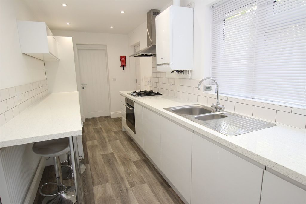 Property photo 1 of 10 (Main)