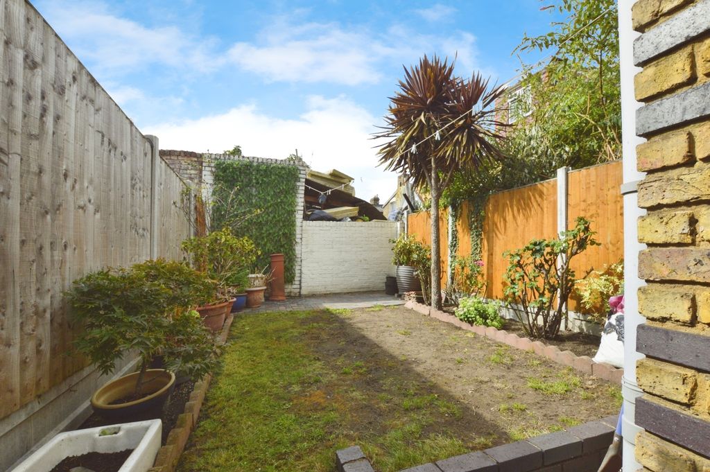 Property photo 3 of 5 Pbox-Garden-335135.Jpg
