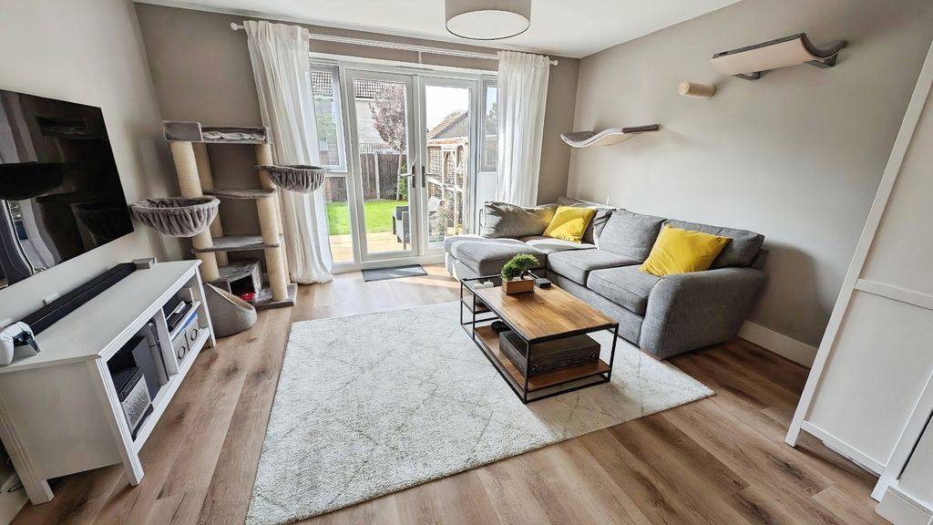 Property photo 2 of 15 Pbox-Living_Room-344204.Jpg