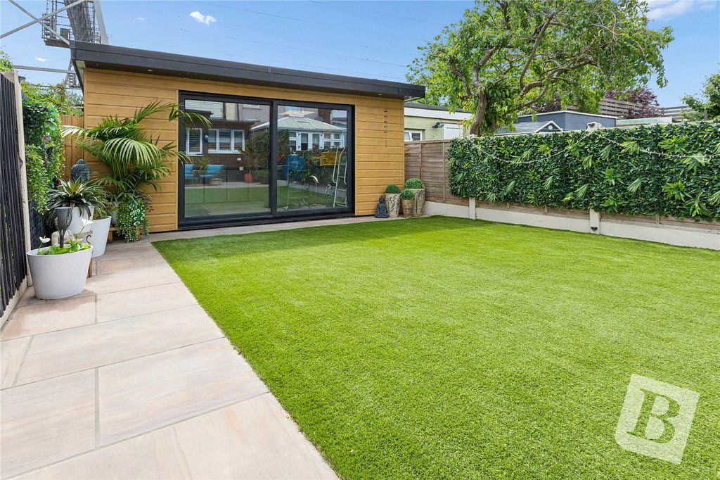 Property photo 2 of 18 Picture No. 06