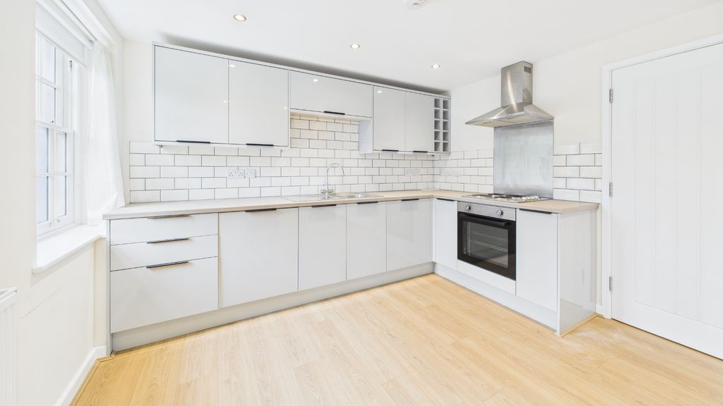 Property photo 2 of 15 5202184