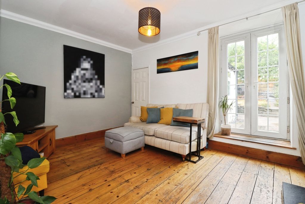 Property photo 3 of 11 Pbox-Img.Jpg