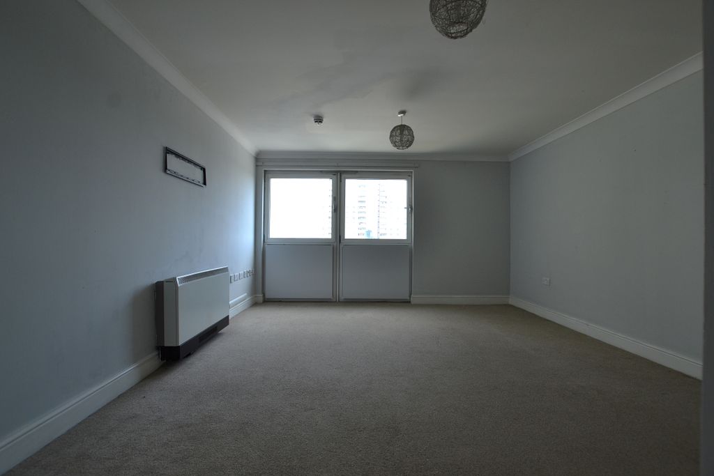 Property photo 3 of 14 Lounge