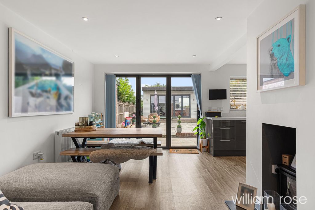 Property photo 1 of 27 Shaftesbury_11.Jpg