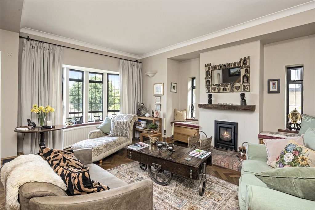Property photo 2 of 26 Sitting Room