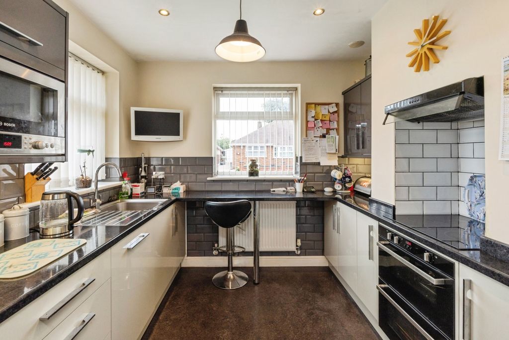 Property photo 3 of 17 Kitchen