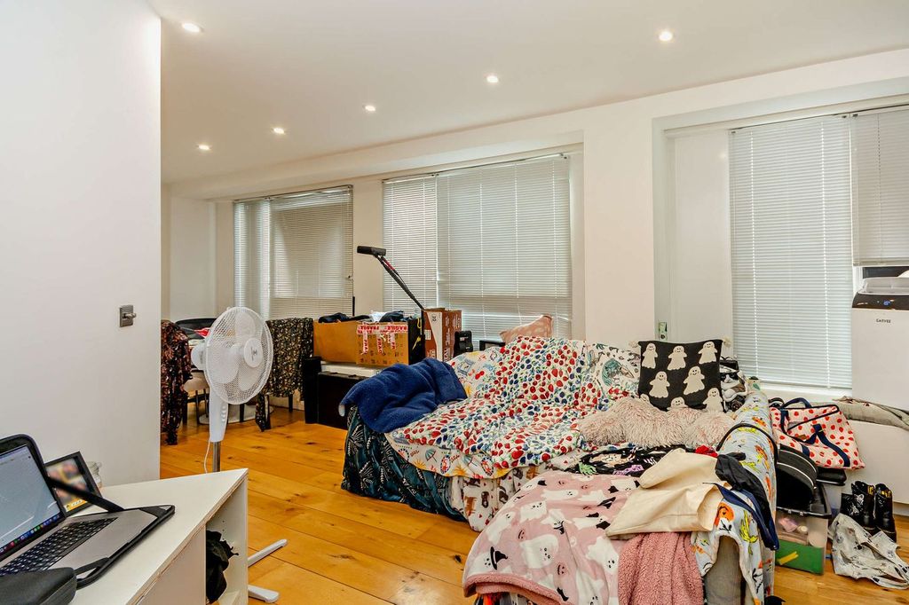 Property photo 3 of 24