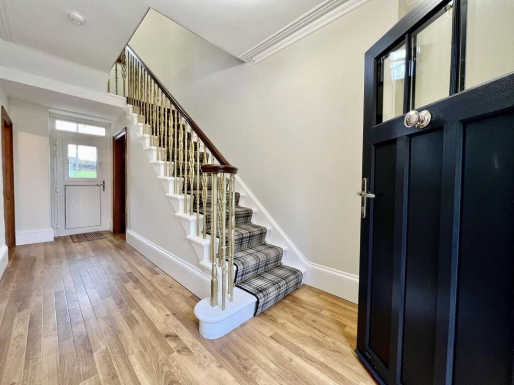 Property photo 2 of 28