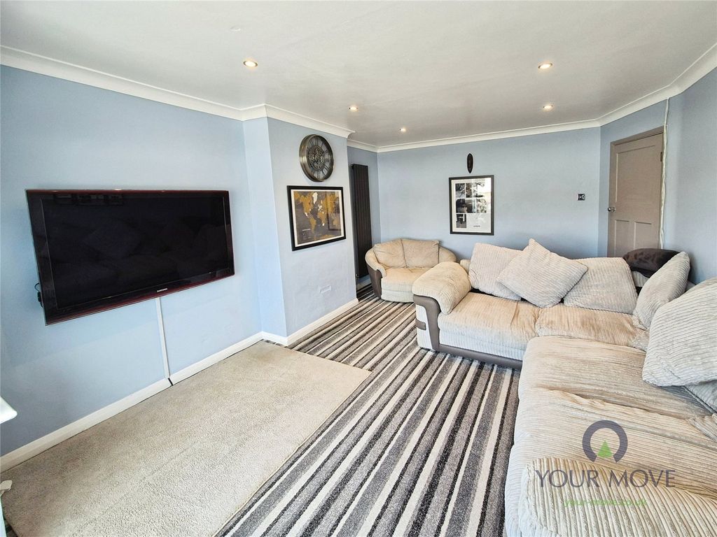 Property photo 2 of 17 Lounge