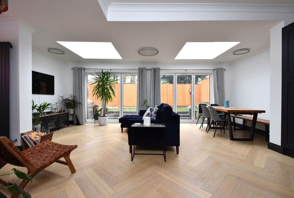 Property photo 3 of 11