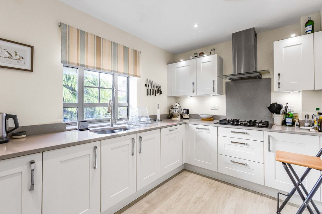 Property photo 2 of 10 Kitchen