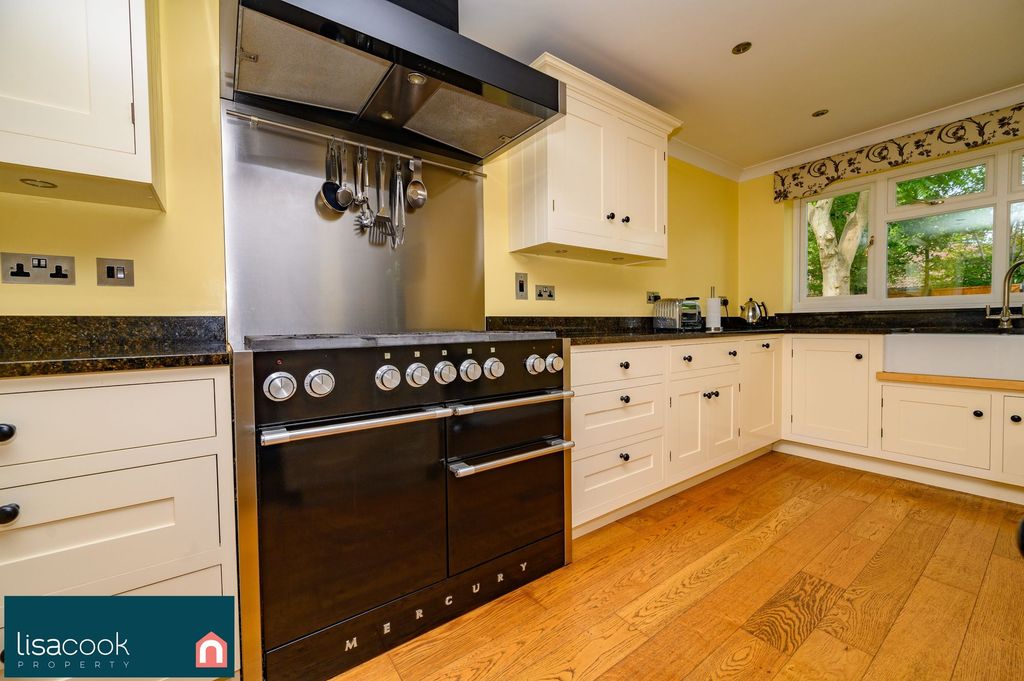 Property photo 3 of 28