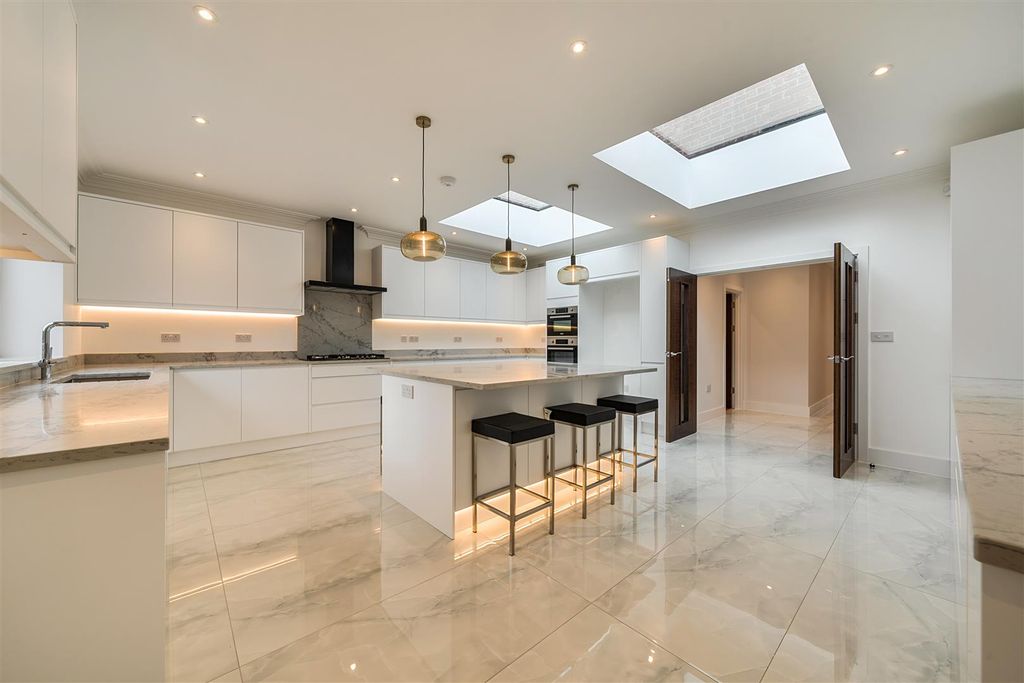 Property photo 2 of 20 1370984-10-68F62007529A4.Jpg