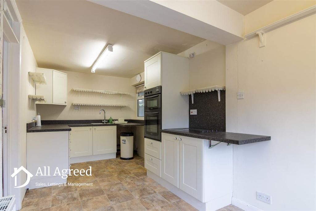 Property photo 2 of 12 Kitchen