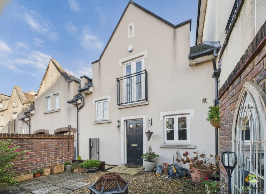 Property photo 1 of 13 Presented By Nicoleta At Ewemove Bexleyheath And D