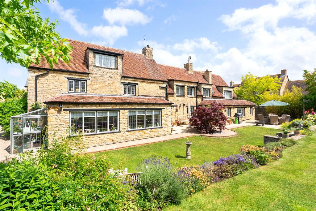 Property photo 2 of 24 Barncroft