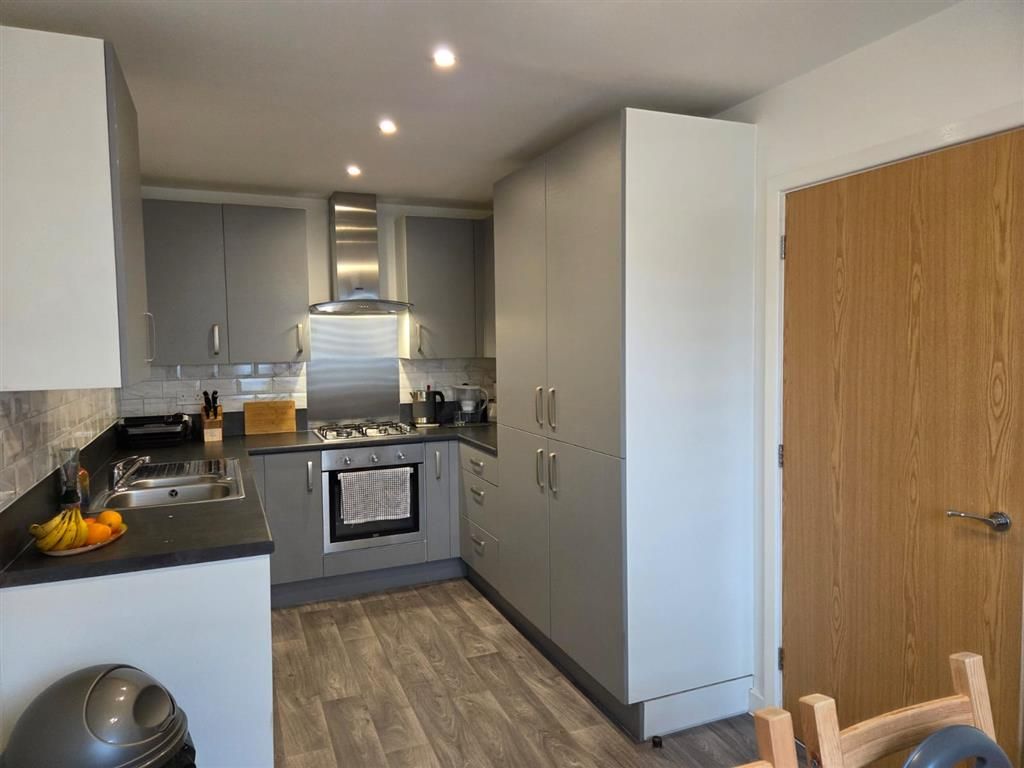 Property photo 3 of 12 Kitchen