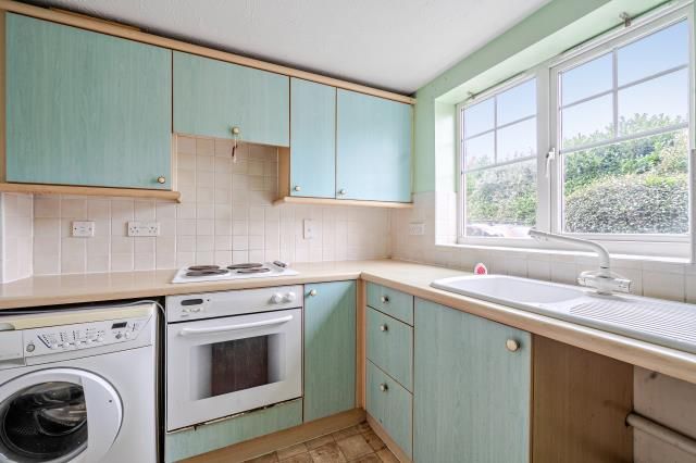 Property photo 3 of 19 Kitchen