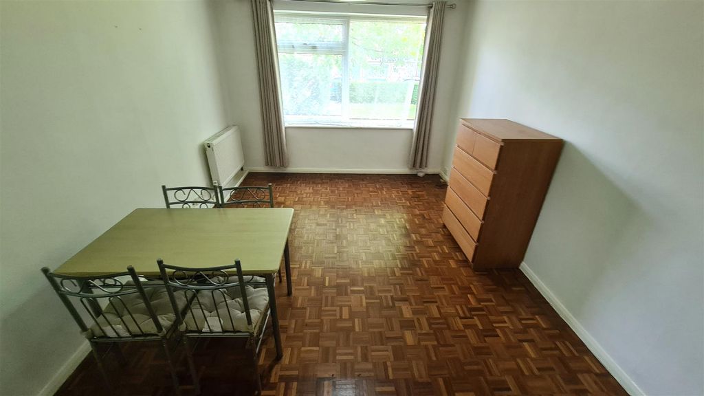 Property photo 2 of 15 Lounge