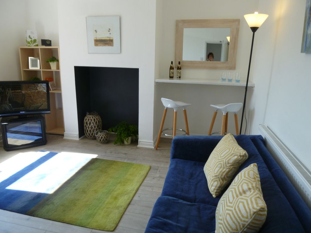 Property photo 2 of 11