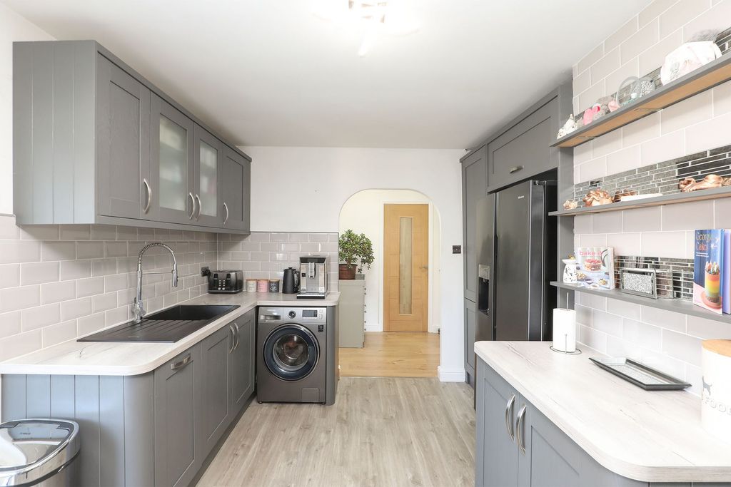 Property photo 3 of 31