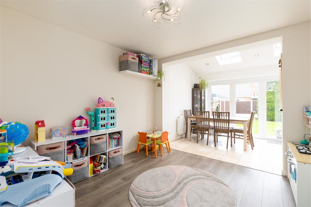 Property photo 3 of 22 104Birchinlane-12.Jpg