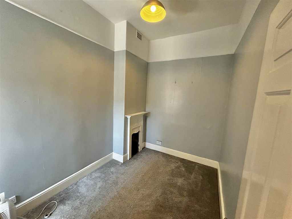 Property photo 1 of 8 Bedroom