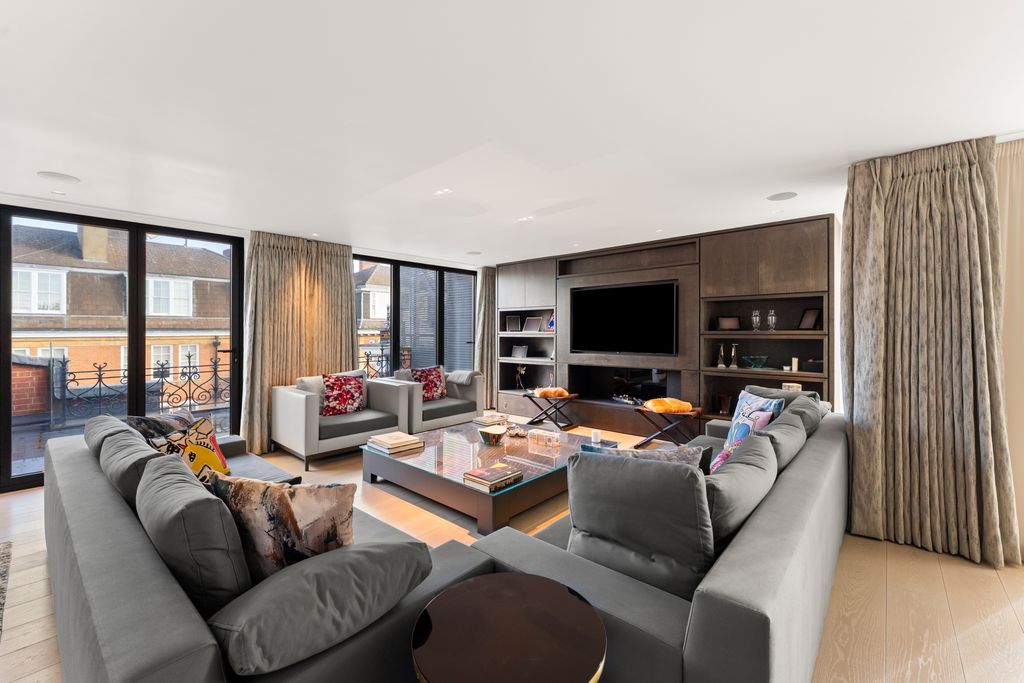 Property photo 2 of 18