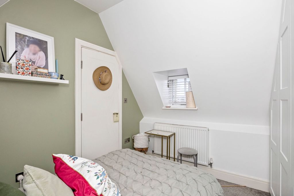 Additional image 14 of 3 bed flat for saleSyresham Gardens, The Priory Syresham Gardens RH16