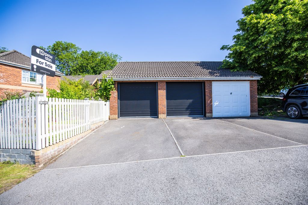 Property photo 3 of 32