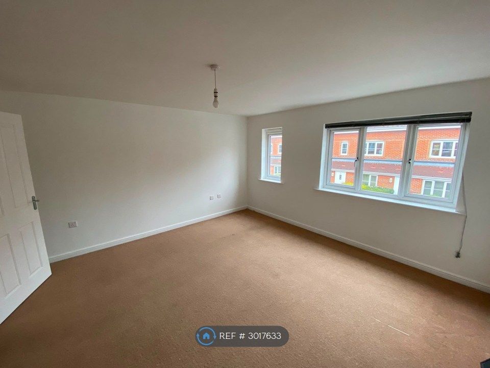 Property photo 2 of 6 Large Bedroom.