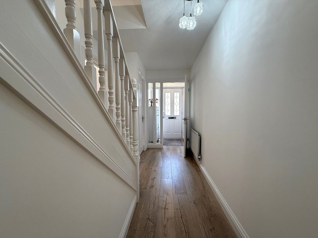 Property photo 3 of 44 Photograph 4