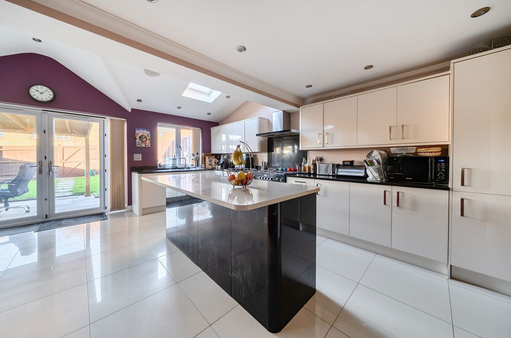 Property photo 2 of 16 1396044-2-695E4c6...