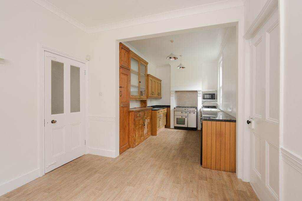 Property photo 2 of 16 Kitchen Alt
