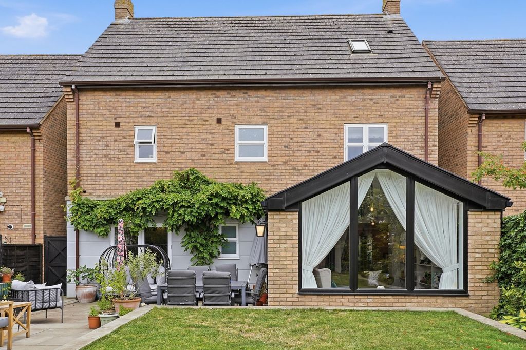Property photo 2 of 34