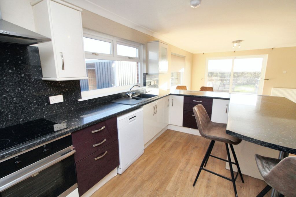 Property photo 2 of 27