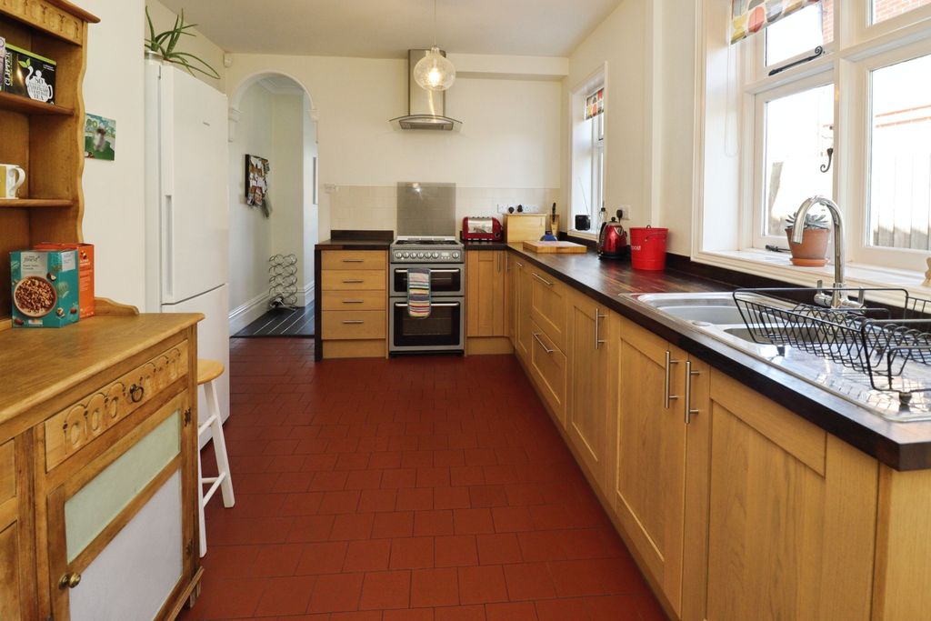 Property photo 2 of 24