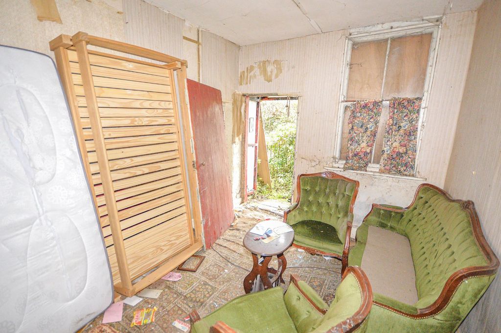 Property photo 3 of 20 Picture No. 05