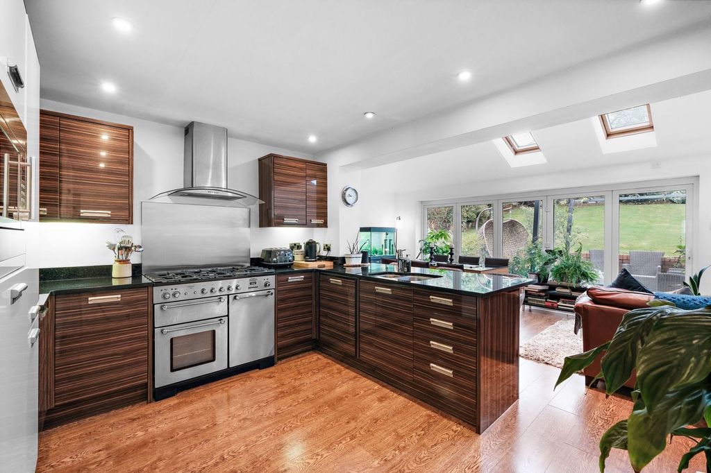 Property photo 2 of 21