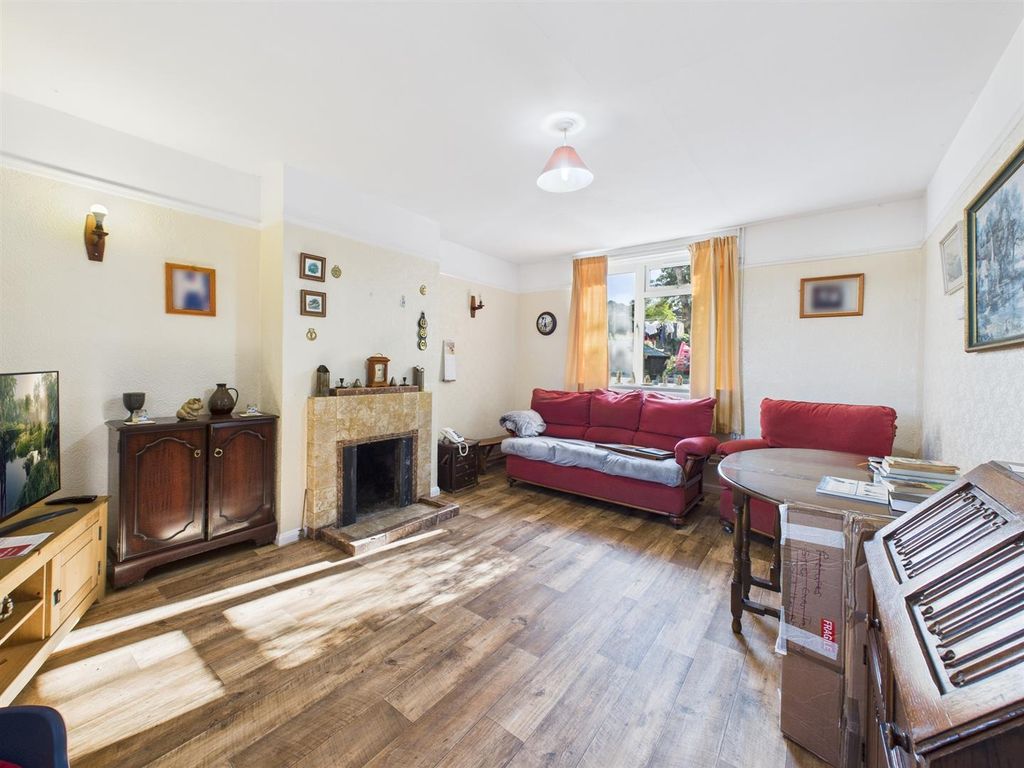 Property photo 3 of 17 Cam04116G0-Pr0257-Still005.Jpg