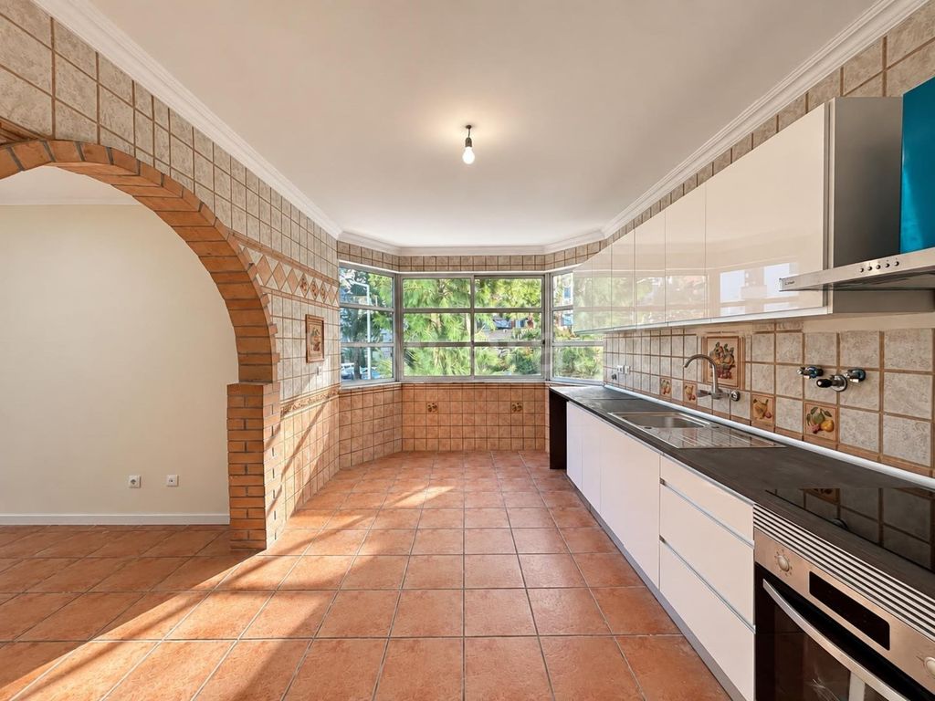 Property photo 1 of 11 Apartment, 3 Bedrooms, Sintra, Algueirão-Mem Marti