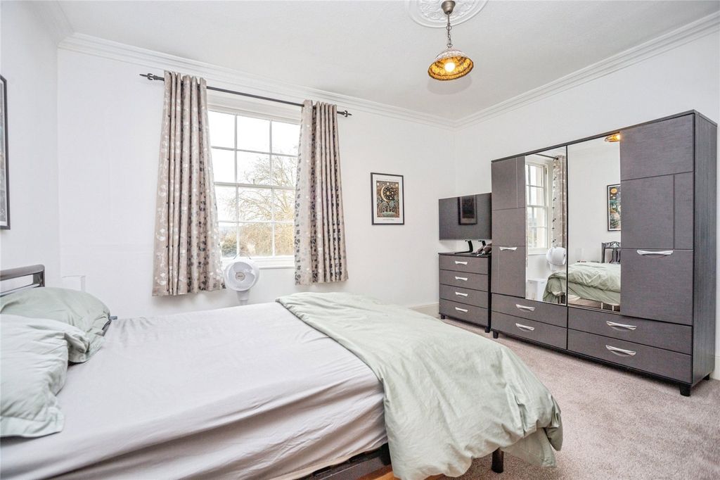 Additional image 7 of 3 bed flat to rentPittville Lawn, Cheltenham, Gloucestershire GL52
