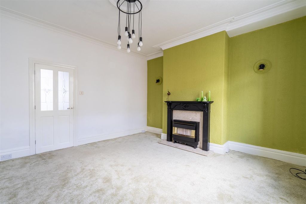 Property photo 3 of 14 Gaythorne Terrace-2.Jpg