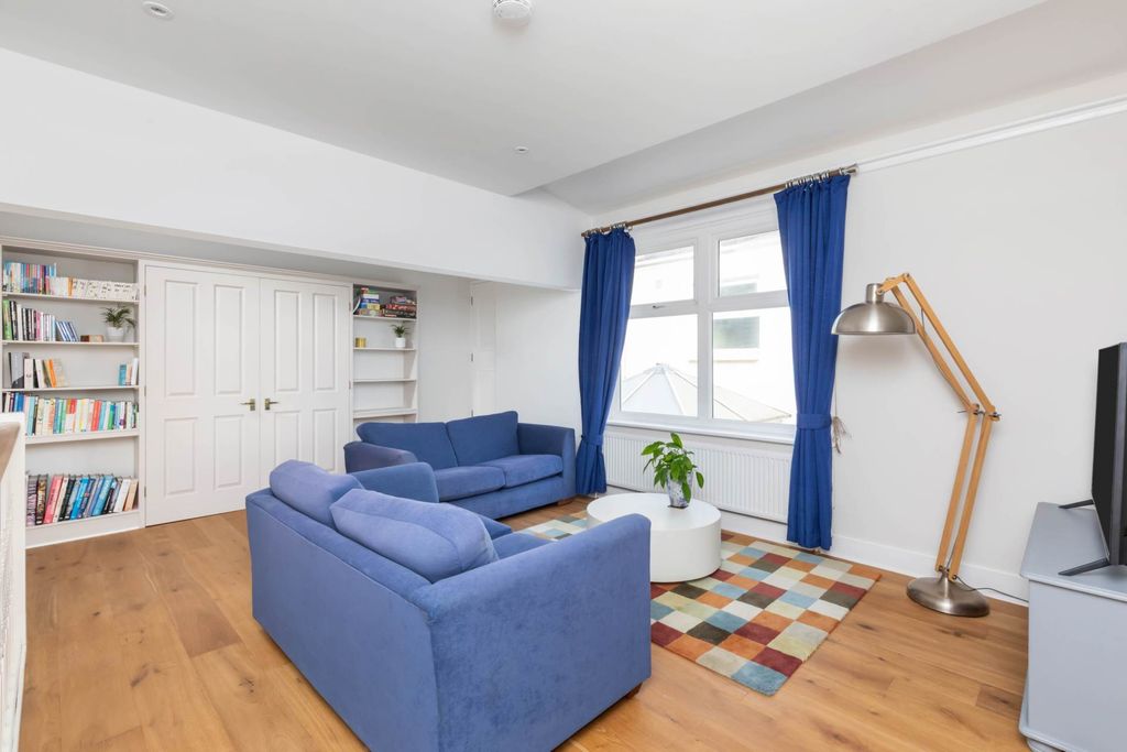 Property photo 3 of 14